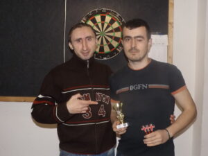Finaliștii Cupei Crăciunului la Darts | Stânga: Sorin Turcu; Dreapta: Alin Burcea