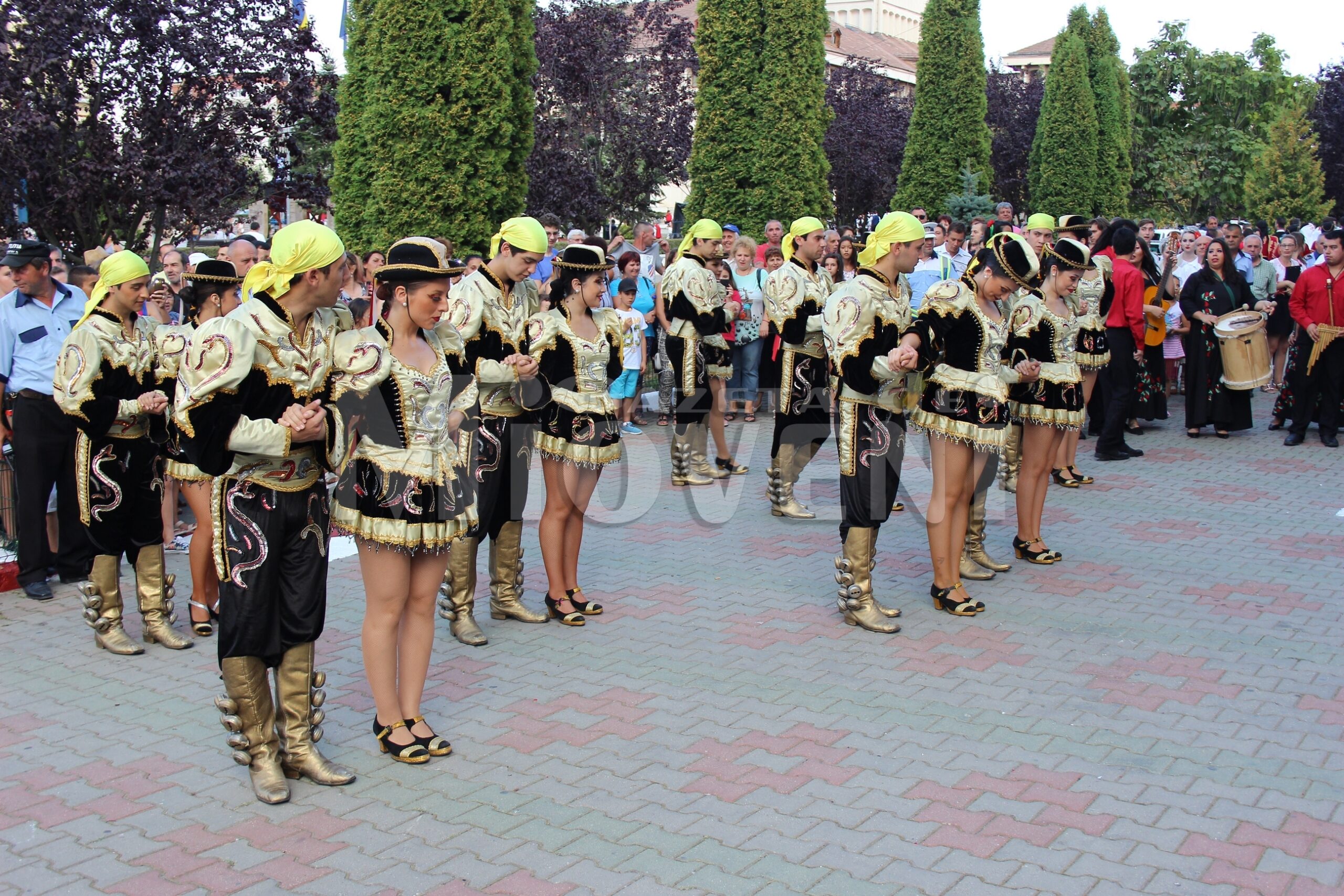 Festivalul International De Folclor Carpati Mioveni 11 August 2016 33 Gazeta De Mioveni 